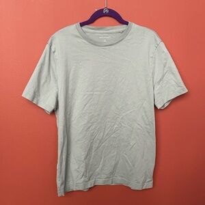 Men’s thick t-shirt size medium